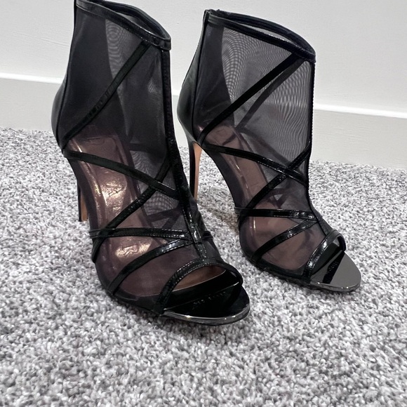 TED BAKER LONDON Taminaa Mesh Leather Peep Toe Heel Booties Black Size US 6.5 - Picture 1 of 11